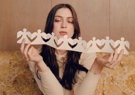Lizzy McAlpine naar AFAS Live met The Over Country Tour