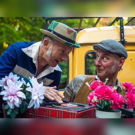 Plaatjes vullen Gaatjes - Danscafé van Piet en Erik